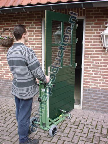 Door-assembly-lift (5)
